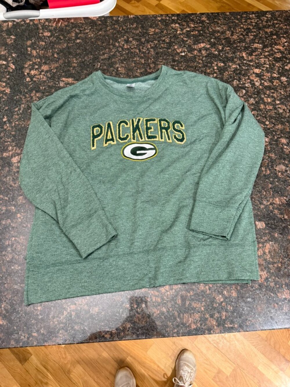 🏈Green Bay Packers🏈 NFL Team women's sweatshirt, very soft! Has side slits